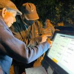 Rolando lleva urnas a los barrios para orientar sobre uso de máquinas