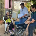 Abuelita recibió su anhelada silla de ruedas, entregada por la Fundación Tesãi