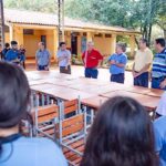 Intendente de Hernandarias entrega mobiliarios en instituciones educativas del municipio