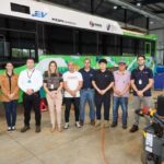 Técnicos coreanos realizan mantenimiento de buses eléctricos y capacitan a profesionales de Itaipú