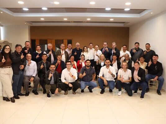 Landy Torres lidera reunión con candidatos de la Lista 1