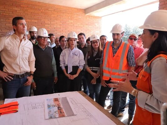 Presidente Peña verifica avances en el Centro Educativo de Paso Yobái, financiado por Itaipú