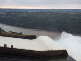 Itaipú abre nuevamente las compuertas del vertedero este domingo 12