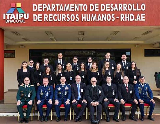 Entregan títulos a egresados de la primera promoción del programa de doctorado de la IAEE