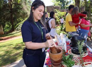 Itaipú conmemoró el Día del Pohã Ñana con el público que visitó Tekotopa Centro Ambiental