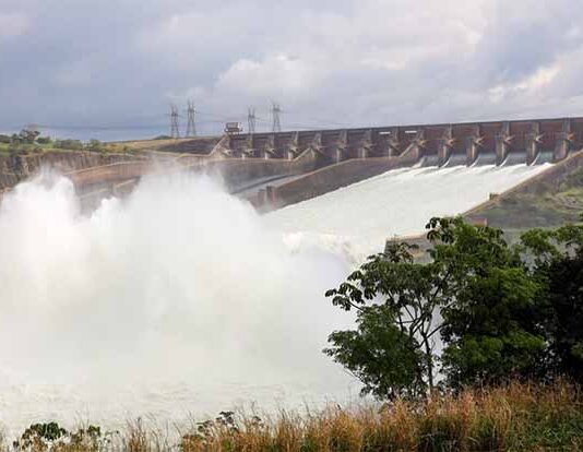 El vertedero de Itaipú permanecerá abierto esta semana, según las previsiones hidrológicas
