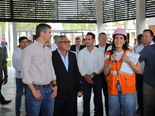 Presidente Peña verifica obras edilicias del nuevo Centro Educativo de Paso Yobái, financiadas por Itaipú
